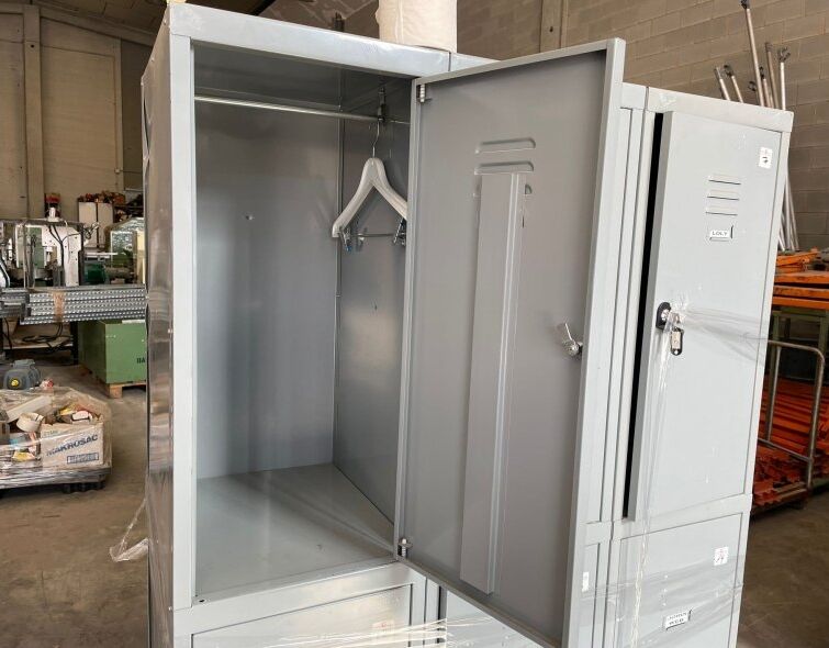 - METAL LOCKERS